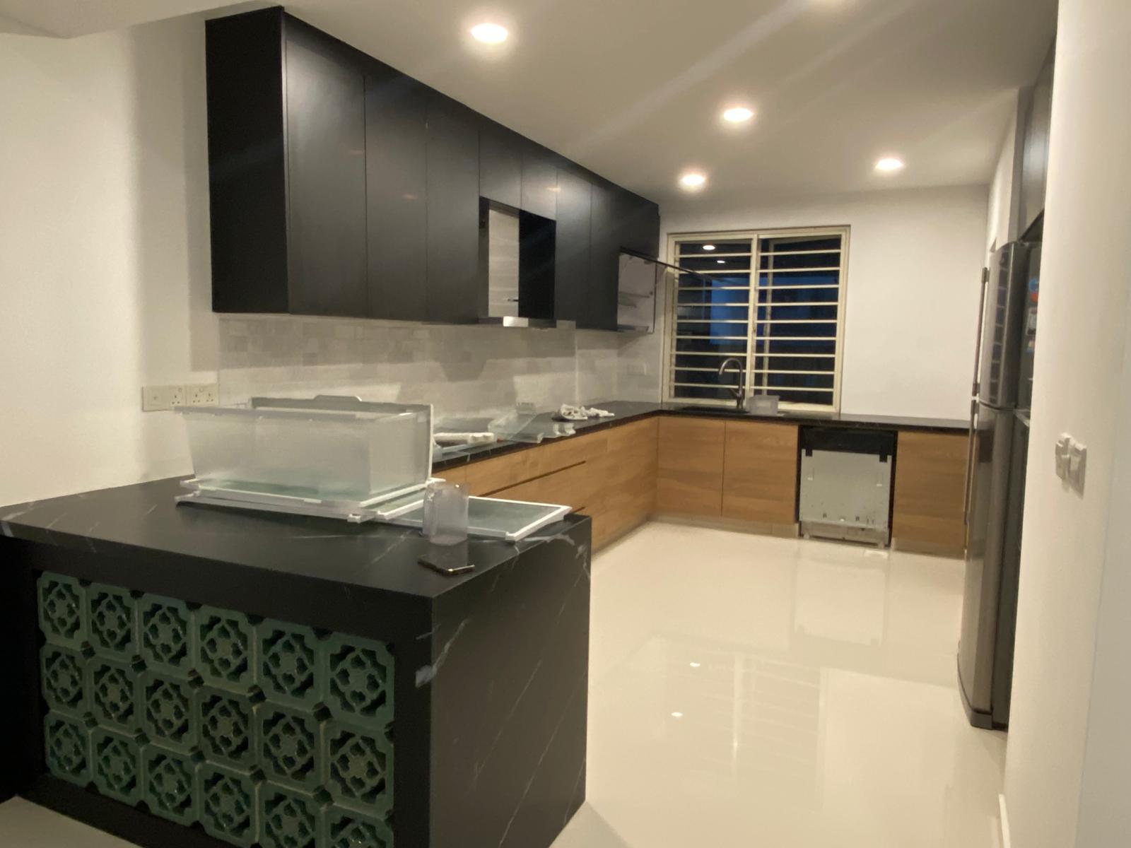 Glossy black and white kitchen with glass splashback